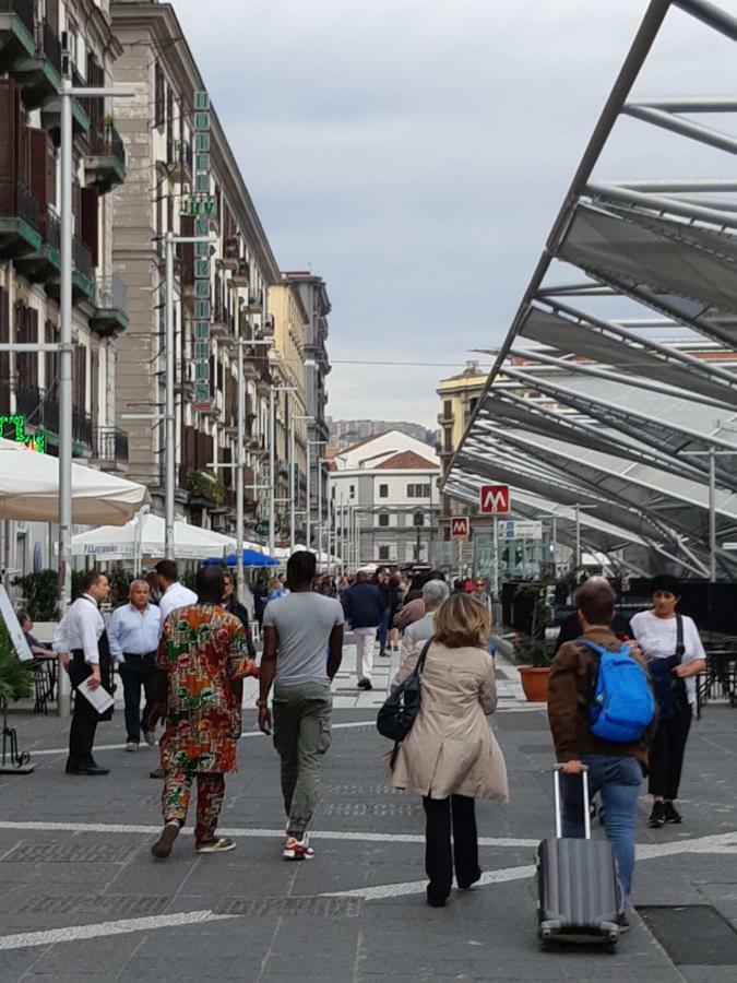 Metropolis Stazione Centrale Napels Buitenkant foto